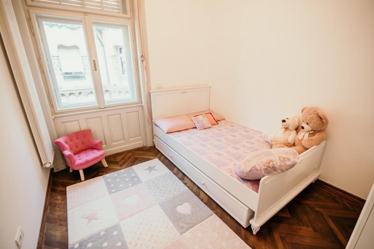 Bella Palace Oradea Eksteriør bilde